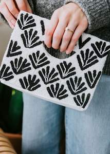 Sac à monnaie brodé orné de perles et de fils - Product Image 3