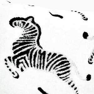 หมอนอิงตกแต่งขนปุย ทรงสี่เหลี่ยม 18 x 18 ซม. ลายม้าลาย ถอดซักได้ มีซิป ไส้ใยโพลีเอสเตอร์ พร้อมไส้โฟม - Product Image 4