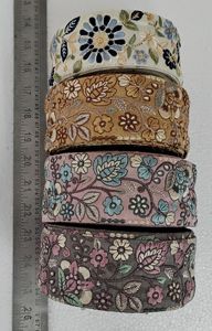 Rubans et lacets brodés à la machine sur mesure en motifs floraux pour robes de mariée et vêtements de 2.5 pouces de largeur - Product Image 2
