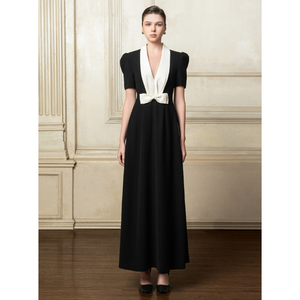 La robe longue Akina combine manches bouffantes et col pour le luxe Signature Fabriquée en tissu polyester de qualité supérieure - Product Image 1