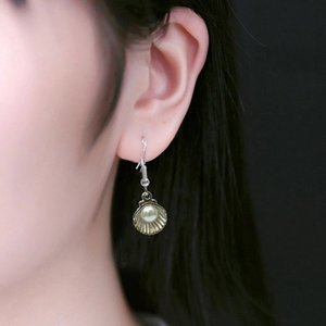 Avarta combo exaltant de boucle d'oreille éléphant et boucle d'oreille en forme de coquille - Product Image 4