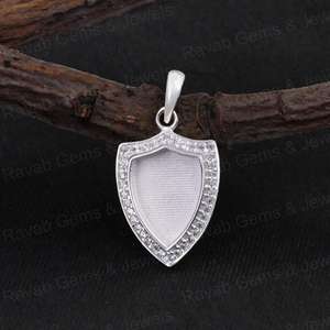 Pendentif de haute qualité en argent 925, 12x9 mm, bouclier entouré de zircon, demi-monture plaquée or 14 carats, serti de résine - Product Image 4