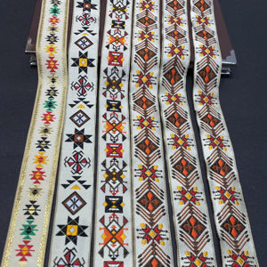 Cinta de Jacquard Bordada con Patrón Geométrico Hecha a Mano, Exclusiva y de Lujo, para Prendas, Accesorios de Moda y Decoración del Hogar - Product Image 3