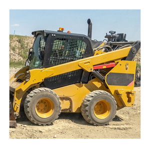 Retroexcavadora Caterpillar 242D3 Avanzada, Capacidad de Carga Nominal de 200 Toneladas, 75 KW, para Construcción, Agricultura, Mantenimiento y Proyectos de Servicios Públicos - Product Image 3
