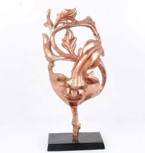 Sculpture de table en aluminium de la meilleure qualité avec finition en cuivre naturel et base noire Sculpture décorative pour la maison personnalisée à vendre - Product Image 5