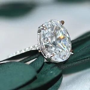 แหวนหมั้นเพชรโมอิสทรงรี4CT ชุบทองคำขาว14K พร้อมรัศมีที่ซ่อนอยู่ในสไตล์หรูหรา - Product Image 4