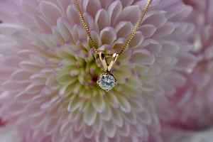 1.50CT VS1 Lab Grown Diamond Solitaire Colgante con 14K Cadena minimalista de oro sólido Collar de compromiso de moda - Product Image 2