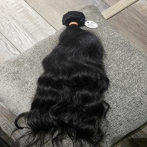 Venta al por mayor indio templo virgen cutícula alineada grado 12A cabello Remy sin procesar paquetes de cabello humano con estilo de onda natural - Product Image 1