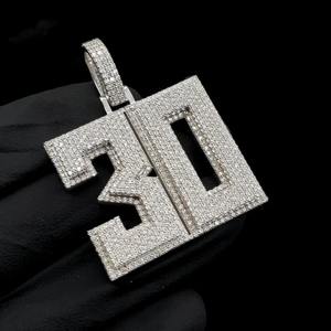 Colgante de Moissanita con Número Personalizado, Plata de Ley 925, Colgante Personalizado, Colgante de Moissanita Estilo Hip Hop - Product Image 1