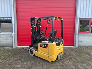 Chariot élévateur à contrepoids jaune 1,5 tonne avec moteur AC pour entrepôt, hauteur de levage 2500 mm - Product Image 1