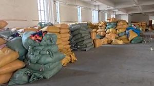 T-shirt décontracté en coton 100% tricoté imprimé uni à manches courtes respirant écologique pour femmes et hommes de haute qualité en grande taille - Product Image 4