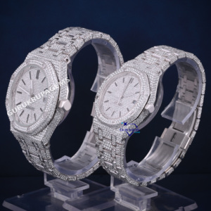 Relojes de diseño de lujo personalizables para parejas, Conjunto de reloj a juego con cierre oculto de acero inoxidable con diamante Moissanite completo - Product Image 5