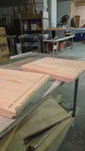 Planche à découper en bois de hêtre laminé faite à la main, épaisse, sûre pour les aliments, planche à découper et à servir en bois pour la cuisine avec rainure pour le jus - Product Image 3