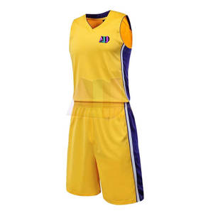 Ensemble de maillots et de shorts de basket-ball, taille plus, 100% polyester, tissu à séchage rapide, conçu pour un flux d'air maximal et des performances de jeu optimales - Product Image 1