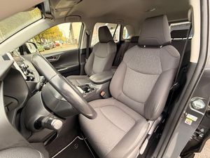 โตโยต้า RAV4 ไฮบริด SUV ปี 2019 เครื่องยนต์ 2.0 ลิตร CVT ขับเคลื่อน 2 ล้อ พวงมาลัยซ้าย เบาะหนัง ยาง R17 ไฟหน้า LED รถมือสอง - Product Image 5