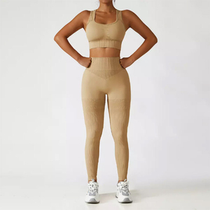 Ensemble de yoga côtelé vert 2 pièces : Leggings mi-mollet et haut respirant, écologique, sans couture, en Spandex et Polyester, pour l'entraînement - Product Image 5