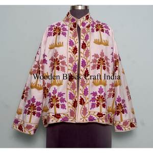 Abrigo de Estilo Folclórico con Bordado Floral Suzani de Terciopelo Corto para Mujer, Hecho a Mano, para Invierno, con Forro de Algodón Ecológico y Cuello Redondo - Product Image 1