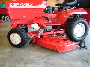 Tractor cortacésped Gravely 18-OLX Professional Rojo 4WD de alta productividad - Product Image 6