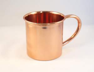 Mug en cuivre pur moderne pour Moscow Mule, tasse à cocktail martelée à la main avec poignée en laiton, cadeaux d'affaires dans une boîte cylindrique - Product Image 6