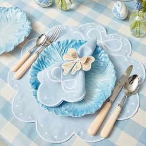 Napperons en lin brodés classiques avec des détails vintage améliorant les espaces de restauration avec chaleur, sophistication et charme - Product Image 5