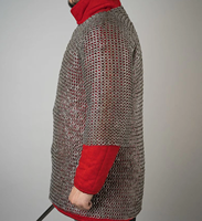 Haut de gilet médiéval en maille de fer 9 mm riveté à plat avec anneaux de fixation, fait main en acier doux, armure de harnais, costume de chevalier Viking, finition huilée