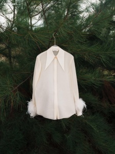 Blusas y camisas de mujer de manga larga de calidad de lujo ESBER BLUSA DE PLUMA DE MANGA LARGA Tela de triacetato transparente de WHITE ANT - Product Image 2