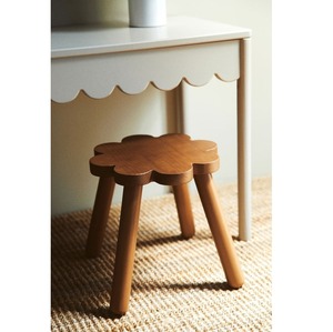 Taburete de madera inspirado en la granja hecho de madera dura sólida, perfecto para comedores y cocinas de estilo rural - Product Image 4