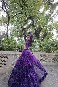 NEW Women's GOWNS BANDHANI PRINT WORK with KUTCH GAMTHI REGULAR REVERSIBLE CASUAL All Seasons Wedding/Diwali - Product Image 5