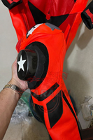 Combinaison de moto nouvelle arrivée, une pièce, sur mesure, combinaison de course de moto rouge et noire, cuir premium, combinaison de piste de moto pour les motards