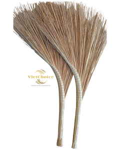ไม้กวาดใยมะพร้าวแบบคลาสสิก ขนาด 50 ซม. ยี่ห้อ Vietchoice รุ่น Hilda ทนทาน พกพาสะดวก เป็นมิตรกับสิ่งแวดล้อม ผลิตในเวียดนาม เหมาะสำหรับงานสวน - Product Image 2