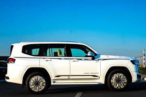 Nuevo Toyota Land Cruiser GXR Híbrido 2026, Motor V6 Twin-Turbo de 3.5L, Transmisión Automática, Color Blanco, 7 Plazas, Tracción en las Cuatro Ruedas - Product Image 3