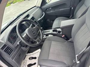 Jeep Liberty Sport d'occasion 2012 à bas prix à vendre - Product Image 3