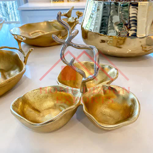 Bol en métal décoratif de luxe en métal doré à 3 compartiments - Product Image 2