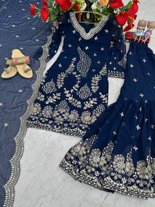 Conjunto de traje Sarara de georgette azul marino con bordados elaborados y dupatta, vestido largo de diseñador indio-pakistaní para fiesta, para mujer. - Product Image 6