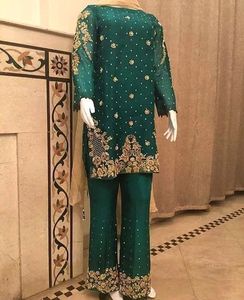 งานปักสุดหรูและหรูหราบนผ้าไหม KURTA พร้อมชุดกางเกงประดับลูกปัดแก้วคริสตัล DABKA สำหรับสวมใส่ในงานปาร์ตี้งานแต่งงาน @ 2022 - Product Image 1