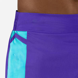 Pantalones cortos de entrenamiento de color púrpura para hombre, pantalones cortos deportivos ligeros de secado rápido para hombre con panel lateral y cordón - Product Image 2