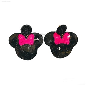 Pendientes de cuentas personalizados con cualquier logotipo Pendientes de tela de moda con estilo para equipos de temporada navideña - Product Image 3