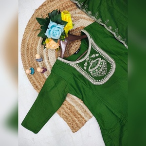 Conjunto de Kurti de Diseño con Bordado en Tela Vichitra de Última Moda con Dupatta, Listo para Enviar, Colección de Moda Verano 2025 - Product Image 6