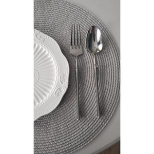 Ensemble de couverts élégant en métal poli conçu pour une utilisation à long terme avec prise en main confortable et présentation élégante de table à manger - Product Image 6