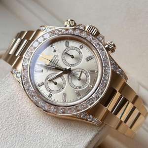 Reloj de Lujo con Movimiento Mecánico Automático, Diamantes Moissanite VVS Completamente Engastados, Logotipo Grabado, Hecho a Mano, Calendario Perpetuo, Cristal - Product Image 2