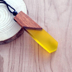 Collier à pendentif en résine, bijoux en bois de résine Collier en bois et pendentif en résine fait à la main Meilleur cadeau pour l'anniversaire de votre amour - Product Image 6