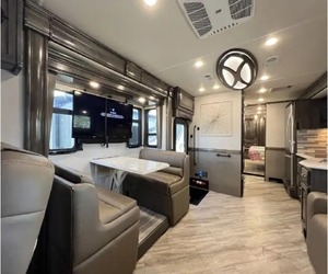 ผู้ขายที่ได้รับการยืนยันสำหรับรถบ้านมือสอง Fleetwood PACE ARROW 35S ปี 2020 พร้อมสำหรับการเดินทาง - Product Image 2