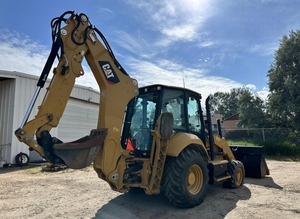 Meilleure offre au prix le plus bas Chargeuse-pelleteuse CAT 440 d'occasion avec 4x4 et cabine fermée prête à être expédiée - Product Image 3