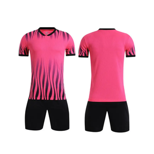 Ensemble d'uniformes de football à sublimation personnalisée pour hommes, maillot et short de football à manches courtes en tissu extensible deux pièces - Product Image 1