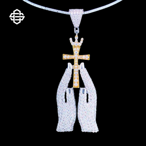 Luxe Hiphop Moissanite Glacé Prier Mains Croix Pendentif Collier pour Hommes 18K Plaqué Or Bling Cubique Zircone Bijoux - Product Image 1