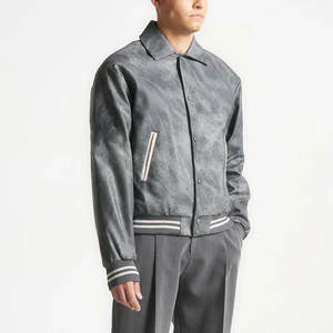 Chaqueta ligera de cuero con letras para temporada de invierno, chaqueta con letras de cuero de nuevo estilo hecha a medida para hombres - Product Image 4
