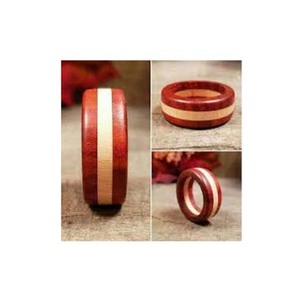 Rond de serviette design en bois brun rougeâtre Design rond pour fournitures de restaurant et décor de table d'hôtel Look royal - Product Image 1