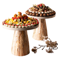 Moderne Handgefertigte Runde Holz-Schokoladenschale mit Blattmuster für Zuhause, Schlafzimmer, Hochzeit, Geburtstag, Diwali