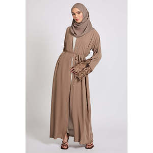 Mocha Taupe gasa abierta Abaya con deslumbrante encaje floral que detalla el vestido modesto para las mujeres - Product Image 6