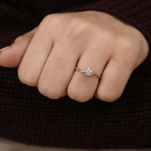 Anillo de Compromiso con Diamante Cultivado en Laboratorio, Corte Redondo, Solitario, en Plata de Ley y Oro, Claridad VS1, Color F - Product Image 5